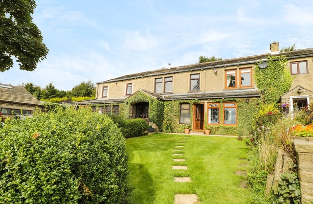 Upper Highlees Farm, LUDDENDEN