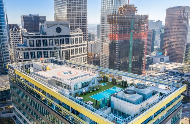 Upscale Apt in Downtown LA with Panoramic Views