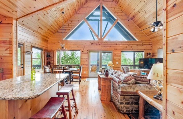Upscale Cabin with Mountain Views - Pet Friendly!