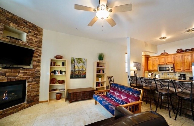 Upscale Condo - Walk to the lifts, restaurants and base area in Taos Ski Valley