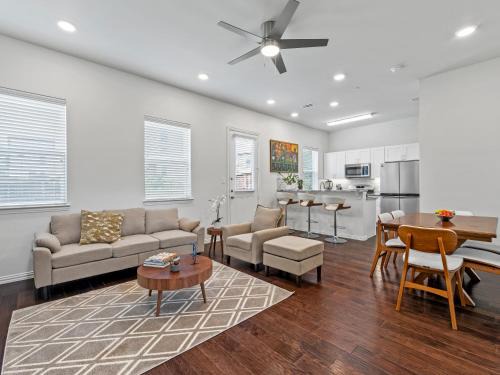 Upscale Irving Townhome