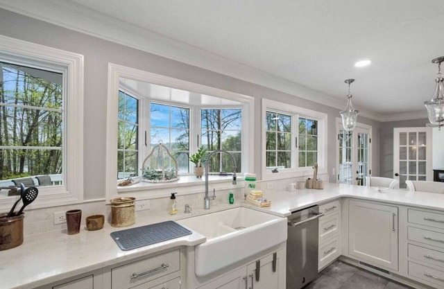 Upscale Lake Home Near the Mountains