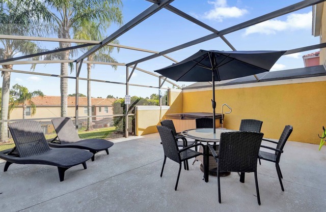 Upstay: Spacious 3BR Home w Resort Pool & Hot Tub