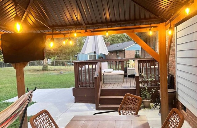 Uptown in Mins. Spacious outdoor + Game Deck