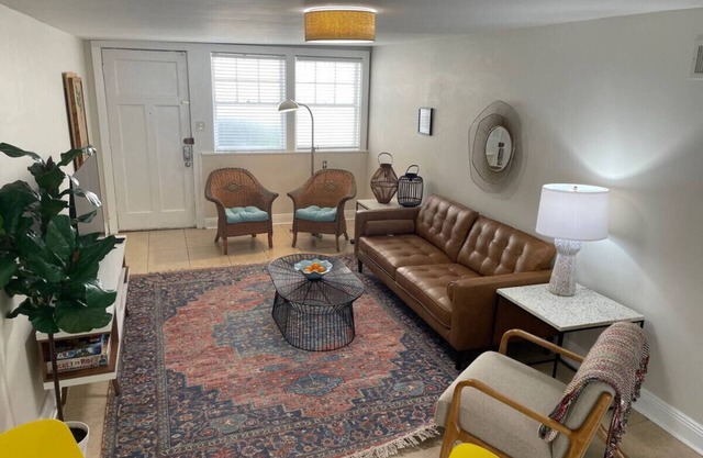 Uptown Beautiful Apt | Steps to Tulane/Loyla