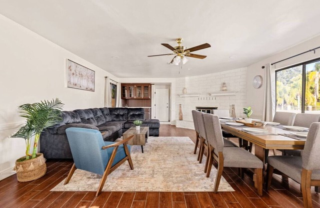 Urban Escape - Massive Escape in Central Bakersfield! Close to The Market!!