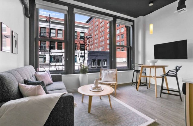 Urban Modern Living Downtown w/ Free Coffee & WiFi