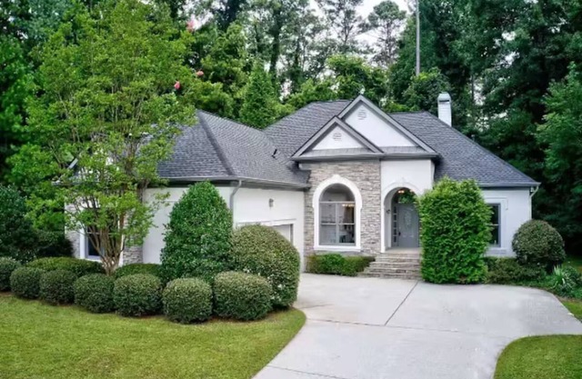 Urban Oasis: Luxe 4BR in Cascade