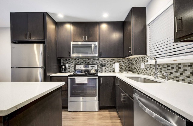 UT North Campus Apt Unit 12 /1 Mile to Moody Center