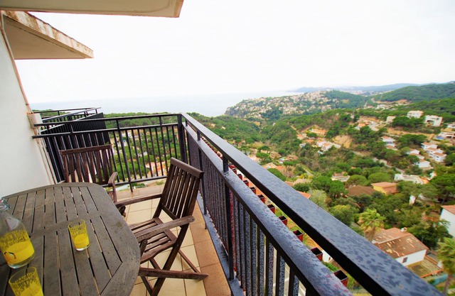 V&V LLORET-APARTAMENTO URCASA:VISTAS AL MAR, PISCINA Y BARBACOA COMUNITARIA