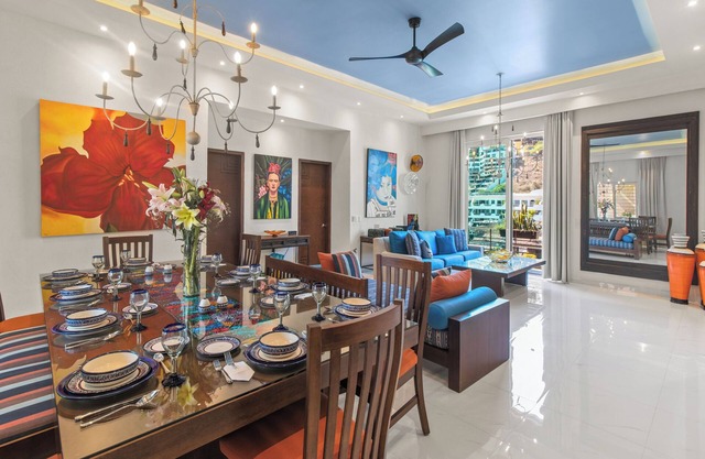 ¡LUJO PAGABLE! 1700 SF 2 BDRM P. H. ¡EN EL CORAZÓN DE LA VIEJA VALLARTA! CAMINAR A TODOS LADOS