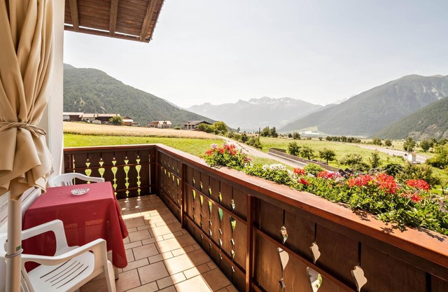 Pet-friendly Vacation Apartment Sonnenhof SONNSCHEIN with Mountain View, Wi-Fi, Terrace& BBQ