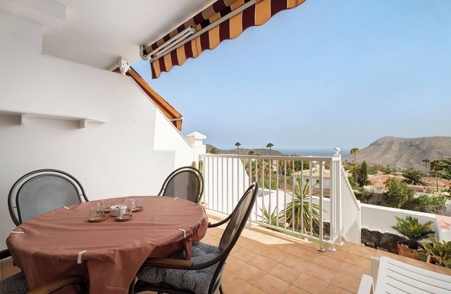 Apartamento de vacaciones 'Isabel Vista Sur' con vistas al mar, piscina compartida y Wi-Fi