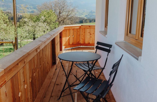 Vacation apartment with wonderful alpine panorama and spacious balcony
