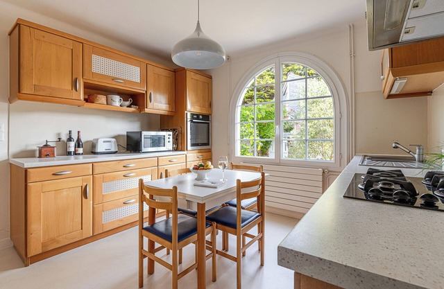 Vacation home facing the sea; beach 25m away. Large south-facing garden