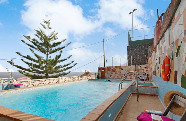 "Casa Rural El Árbol", vista al mar, piscina, terrazas, Wi-Fi, tv por satélite; aparcamiento