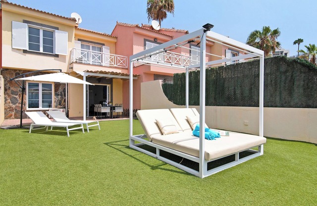 Casa de vacaciones "Santa Ana 23" con vistas al mar, piscina compartida y Wi-Fi