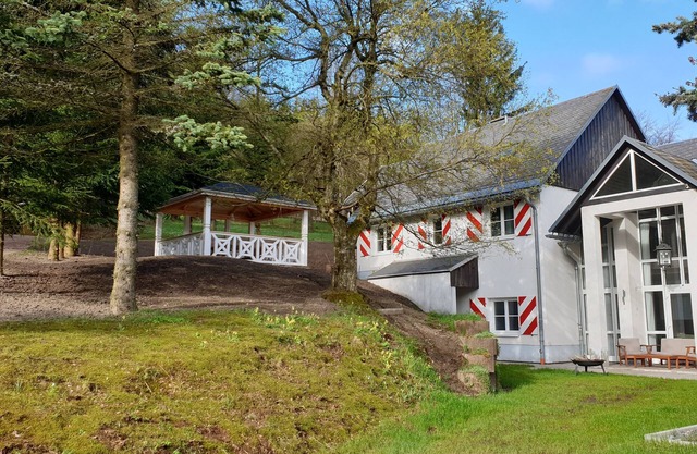 Vacation home for 12 people, 8 rooms, 4 bathrooms with fireplace and large lounge