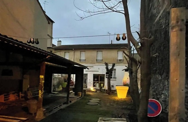 Vacation Home "Immeuble Vichy Avec Jardin" with Private Terrace, Private Garden & Wi-Fi