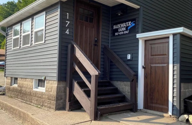 Dragonfly Nest, River views, cabin style