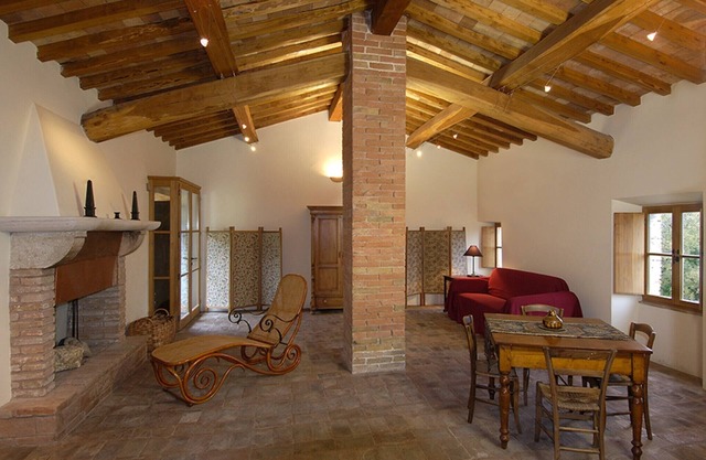 Histórico, restaurado Borgo con pequeña iglesia, amplia naturaleza + priv. lago