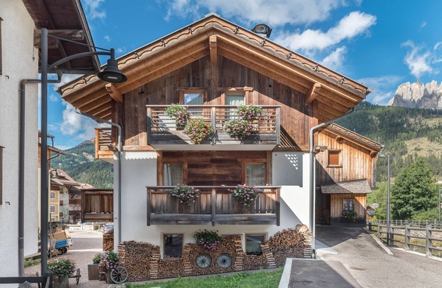 Apartamento de vacaciones "Ciasa" con vistas a la montaña, Wi-Fi y 2 balcones