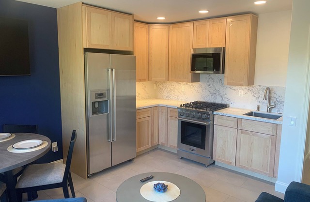 Valle verde get-away in upscale neiborhood!