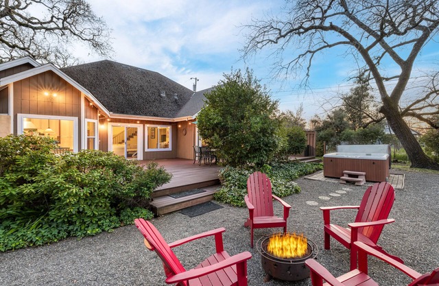 Valley of the Moon by AvantStay | Tranquil Escape, Large Yard, Hot Tub, Fire Pit