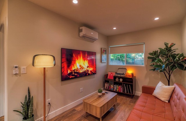 Valley Pocket: Your Chic LA Getaway with Private Patio & Amenities Galore!