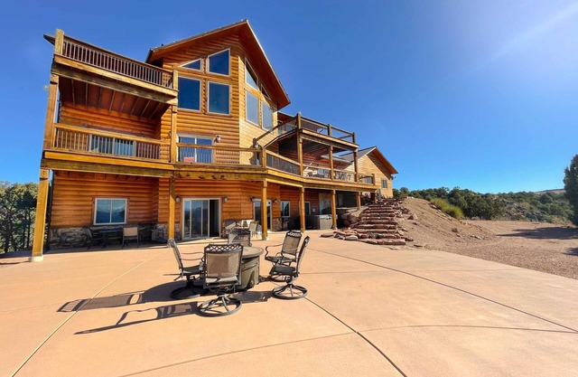 The Ranch Ranch, Solitude & Adventure, Whitewater Rafting Zipline Tours y más!