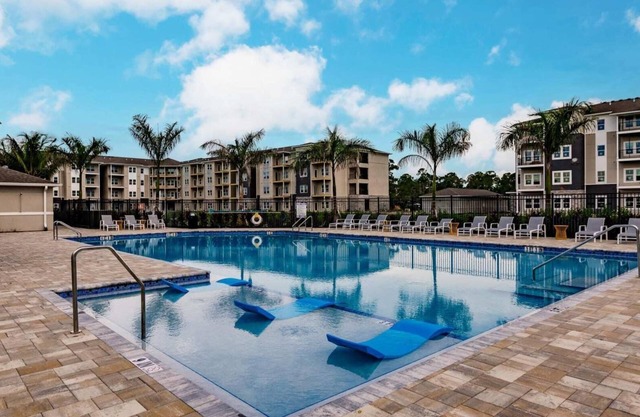 Vantage 3BD 2 - Tres Habitaciones Piso, Capacidad 6