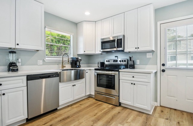 Venetian Gardens Oasis Near Beach W/ Hot tub and Arcade