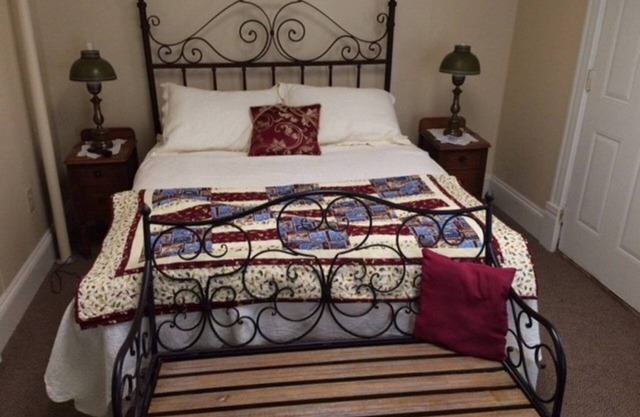 Vermilion Park Inn, #2 Fisherman's Rm. w/ensuite