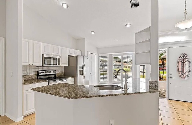 Vero Beach.Highland House A Private Spacious 4 bedroom Home with Pool