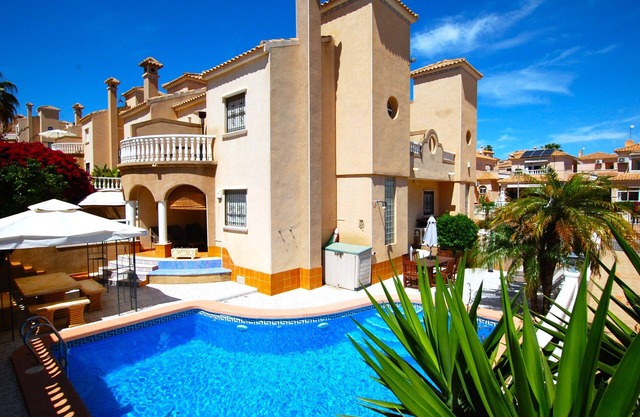 Muy hermosa casa cerca de todo con su piscina privada todo incluido