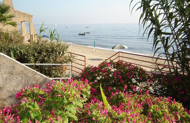 Muy bonita villa con jardín en una residencia con piscina a 100 m de la playa.