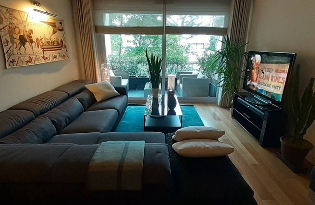 Very nice apartment downtown, Parc Olympe de Gouges ( with garage)