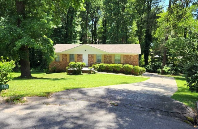 Very nice neighborhood, extra piecefull, 10 minutes from ATL international