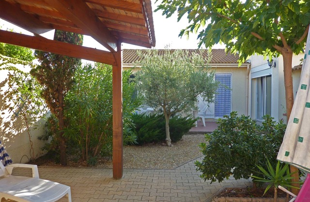 Amplia, tranquila y relajante casa de jardín a 400 metros de la playa WiFi