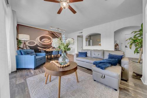 Vibrant 2br Apt Pool, Hot Tub, Gym #11