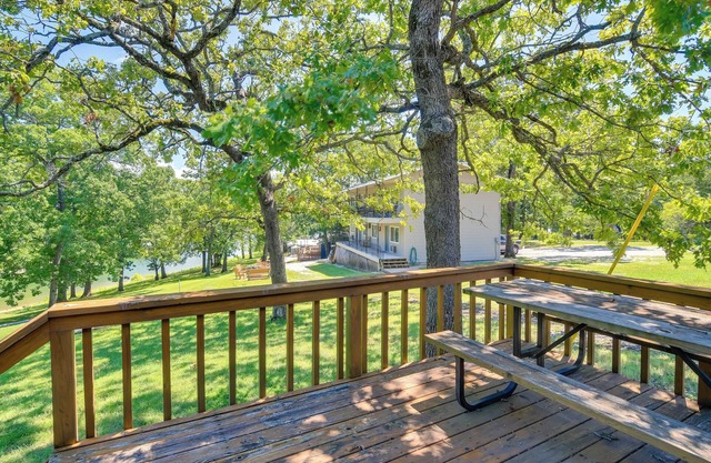 Vibrant Kimberling City Hideaway w/ Private Deck!