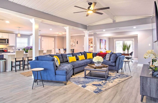 Vibrant Terrytown Home w/ Yard ~ 6 Mi to NOLA