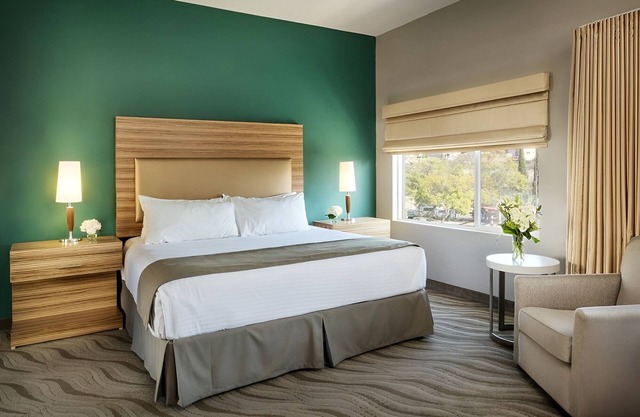 Vibrant Unit Near County Center Trolley – Perfect Base for Exploring | 3 Units