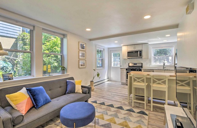 Vibrant Winthrop Apartment - Close to Ocean!