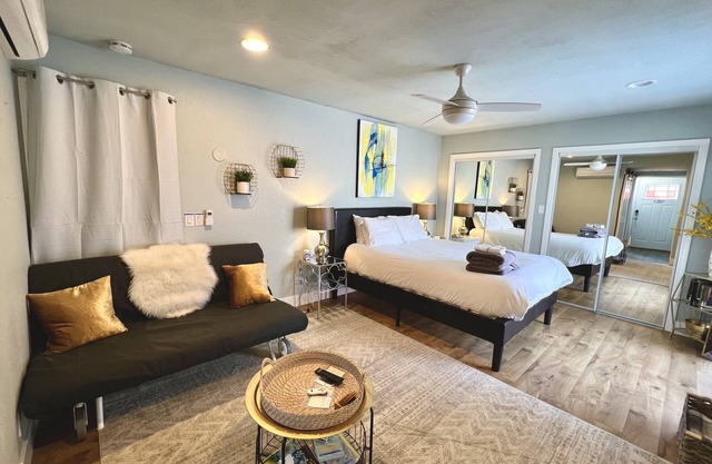 Victory Suite- Private Entrance + Bathroom