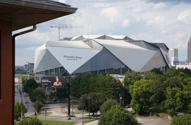 Views at Mercedes-Benz Stadium “Free Parking” 6 min walk to Stadium+Arena!