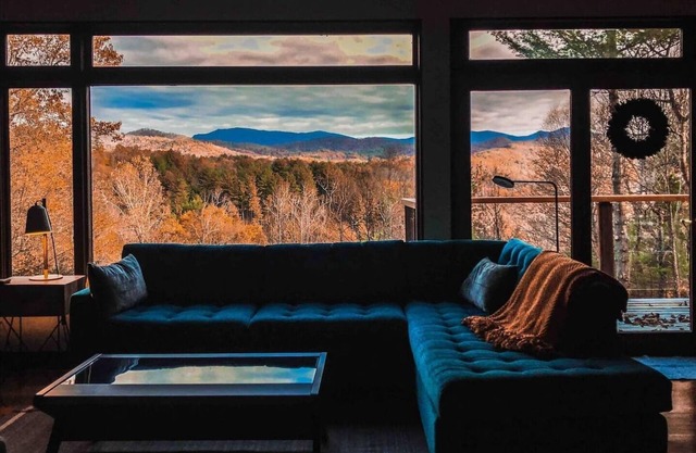 Views! Japanese Soaking Tub. Double Fireplace. Chef Kitchen, Herb Garden