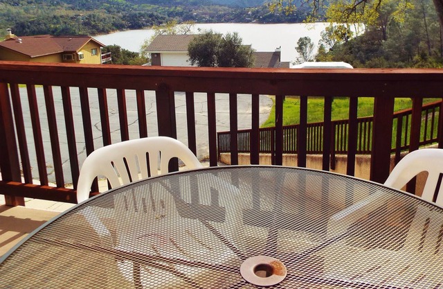 Vistas en Bluff con resbalón privado, Dish TV ¡Sumérgete en la diversión!