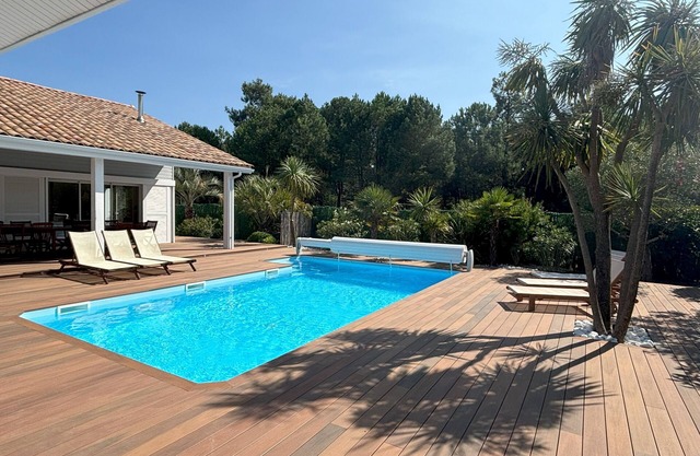 Villa 200m² heated pool (June to Oct.) 10 people / 5bed - 800m from the beach