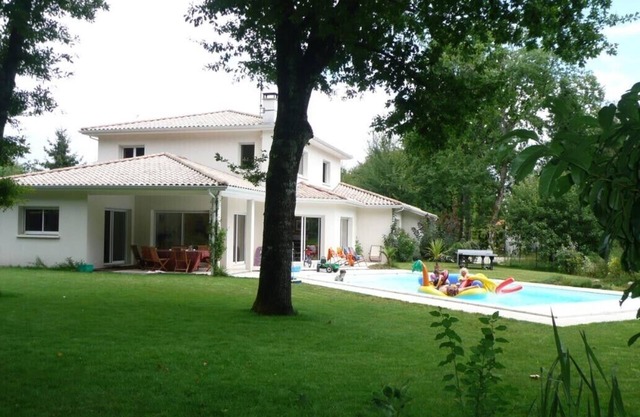 VILLA DE 230 M2 EN EL BORDE DEL OBTURADOR FORESTAL PISCINA CLIMATIZADA Y SEGURA
